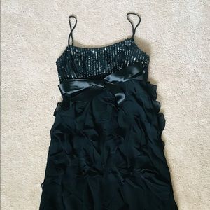 BCBGMaxAzria SEQUIN TOP BLACK RUFFLY DRESS 🤍